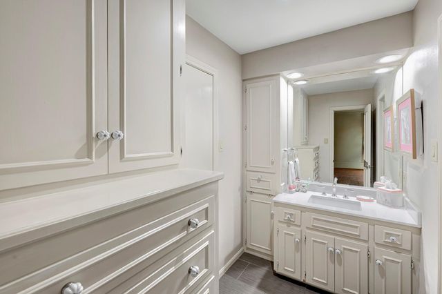 7625 Olympia Drive, Houston, TX 77063