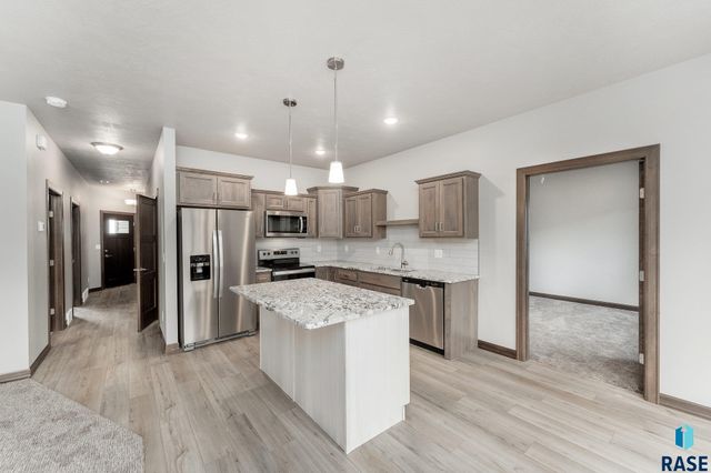 2028 S SONOMA Pl, Sioux Falls, SD 57106