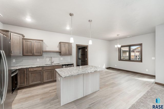 2028 S SONOMA Pl, Sioux Falls, SD 57106