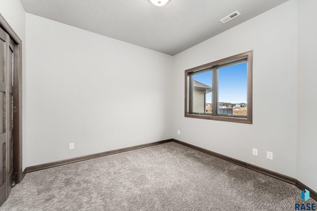 2028 S SONOMA Pl, Sioux Falls, SD 57106