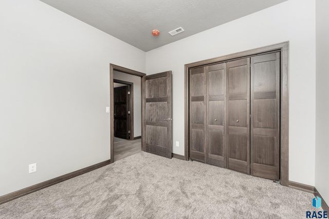 2028 S SONOMA Pl, Sioux Falls, SD 57106