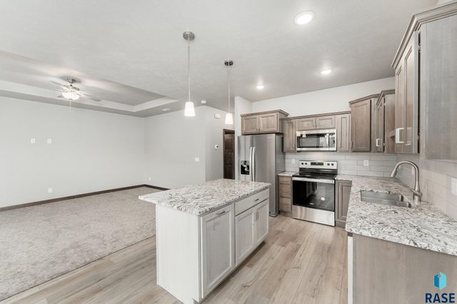 2028 S SONOMA Pl, Sioux Falls, SD 57106