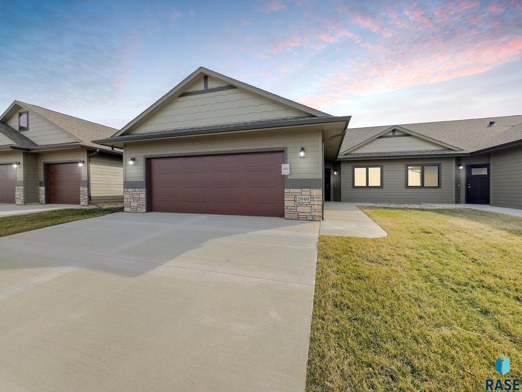 2028 S SONOMA Pl, Sioux Falls, SD 57106