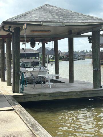 256 Tulip Dr, Houma, LA 70360