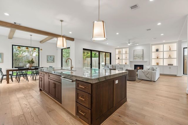 2628 Sunset Boulevard, West University Place, TX 77005