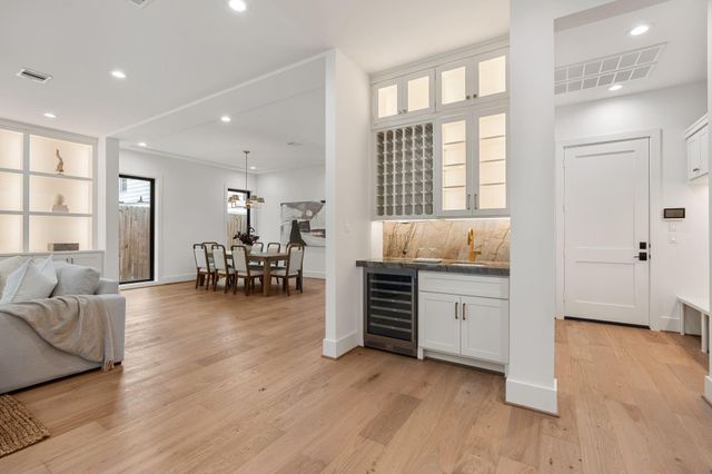 2628 Sunset Boulevard, West University Place, TX 77005