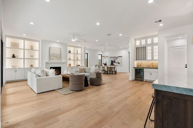 2628 Sunset Boulevard, West University Place, TX 77005