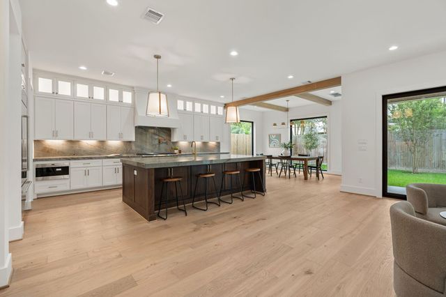 2628 Sunset Boulevard, West University Place, TX 77005