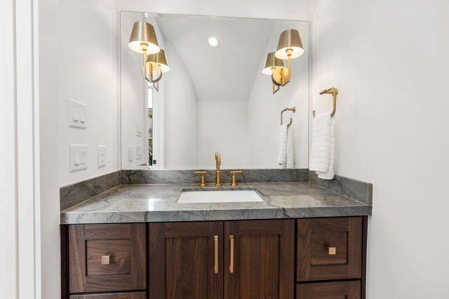 2628 Sunset Boulevard, West University Place, TX 77005