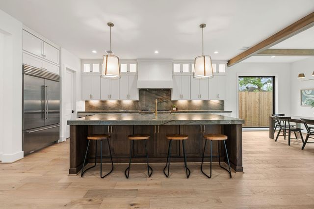 2628 Sunset Boulevard, West University Place, TX 77005