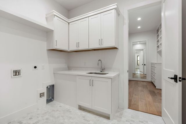 2628 Sunset Boulevard, West University Place, TX 77005