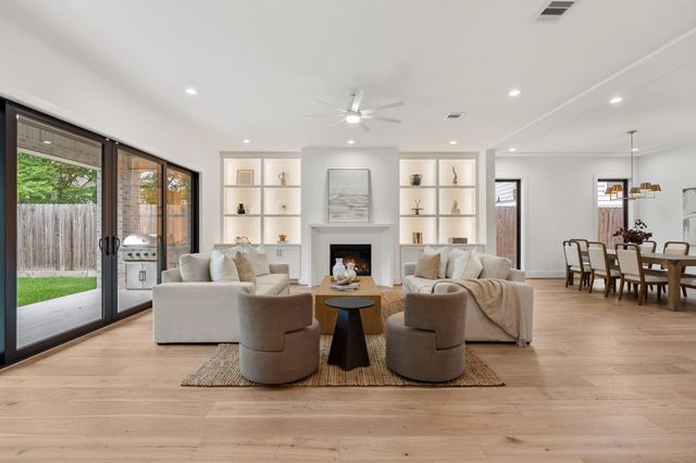 2628 Sunset Boulevard, West University Place, TX 77005