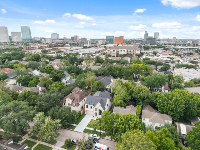 2628 Sunset Boulevard, West University Place, TX 77005