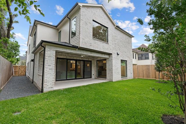 2628 Sunset Boulevard, West University Place, TX 77005