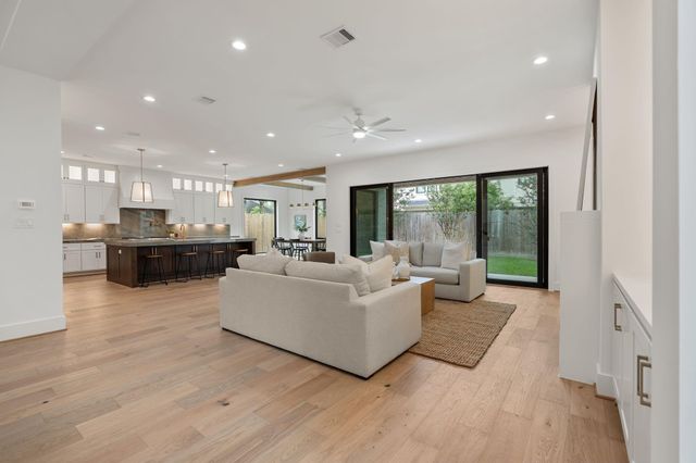 2628 Sunset Boulevard, West University Place, TX 77005