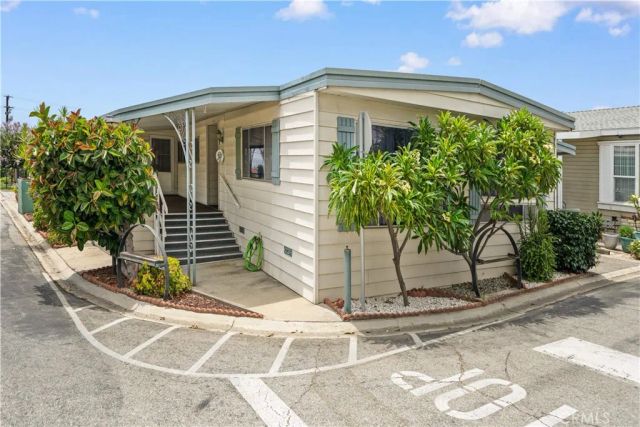1035 E Huntington 17, Monrovia, CA 91016