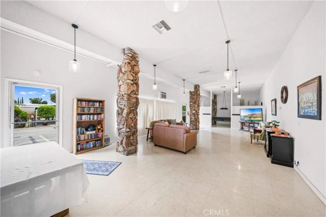 1035 E Huntington 17, Monrovia, CA 91016