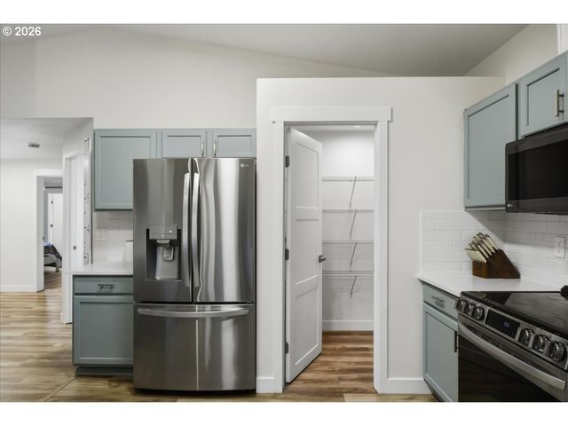 108 POWDER HILL Dr, Kalama, WA 98625