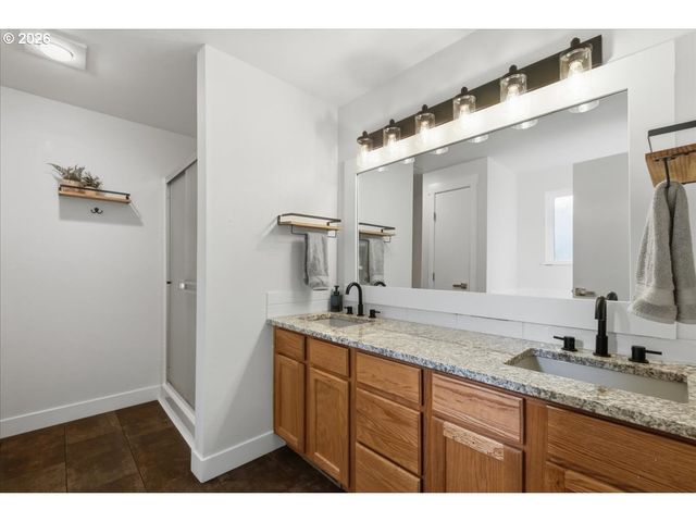 108 POWDER HILL Dr, Kalama, WA 98625