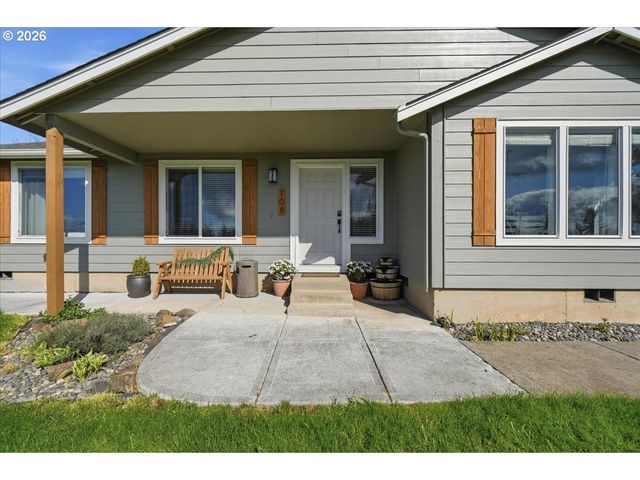 108 POWDER HILL Dr, Kalama, WA 98625