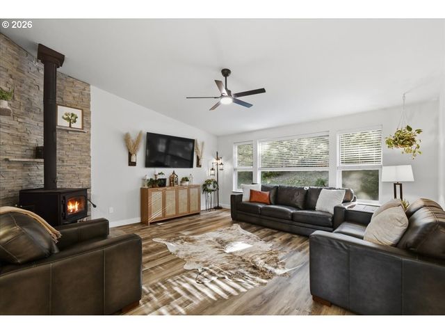 108 POWDER HILL Dr, Kalama, WA 98625