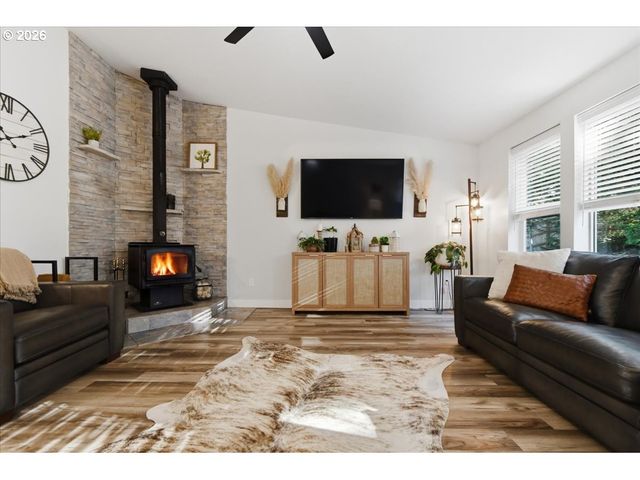 108 POWDER HILL Dr, Kalama, WA 98625