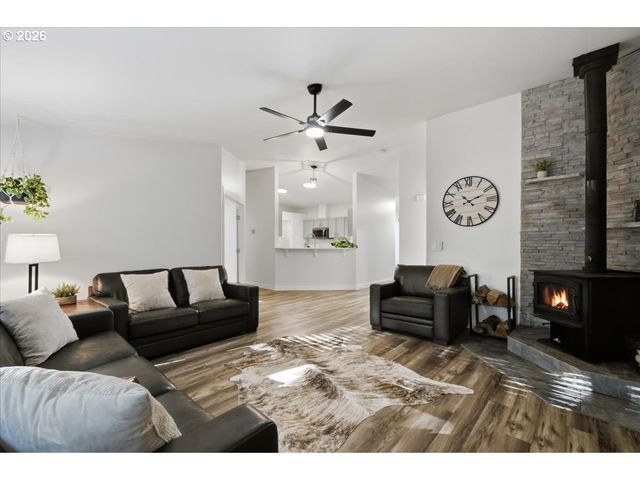 108 POWDER HILL Dr, Kalama, WA 98625