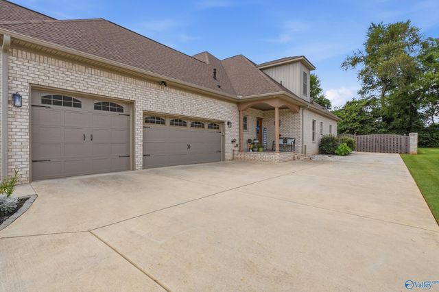 121 Phillipsridge Drive, Huntsville, AL 35811