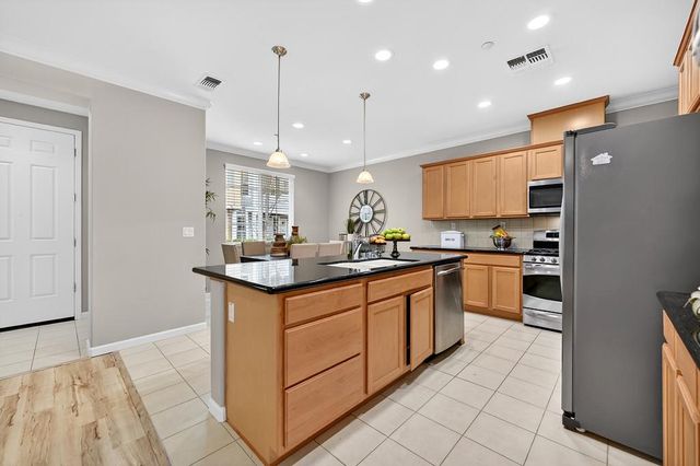 5998 Camden Cir, Citrus Heights, CA 95621