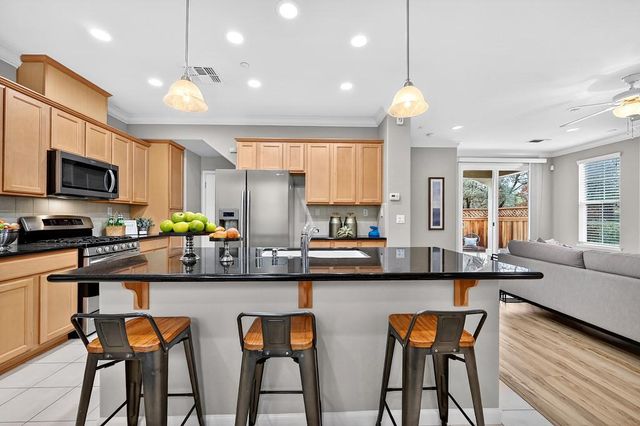 5998 Camden Cir, Citrus Heights, CA 95621