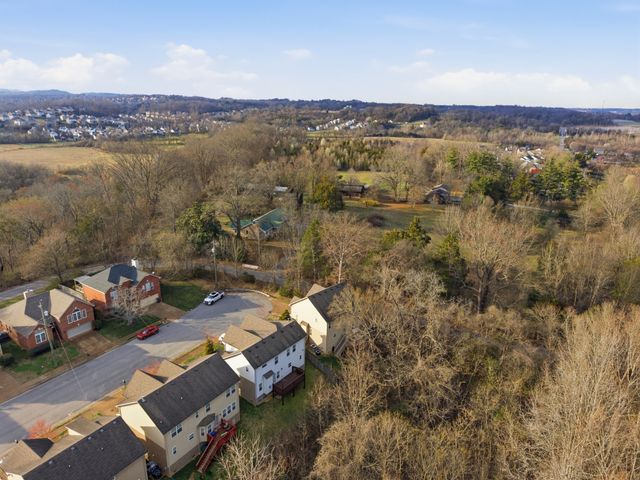 6935 Calderwood Dr, Antioch, TN 37013