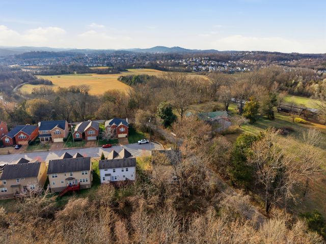 6935 Calderwood Dr, Antioch, TN 37013