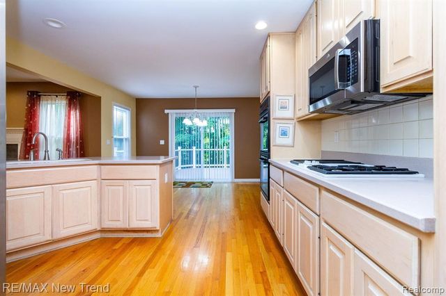 43159 Sandstone, Novi, MI 48377