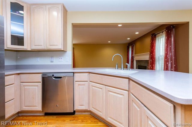 43159 Sandstone, Novi, MI 48377