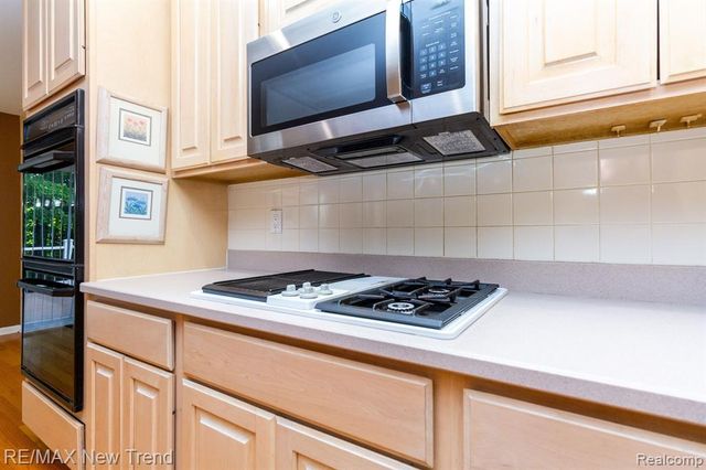 43159 Sandstone, Novi, MI 48377
