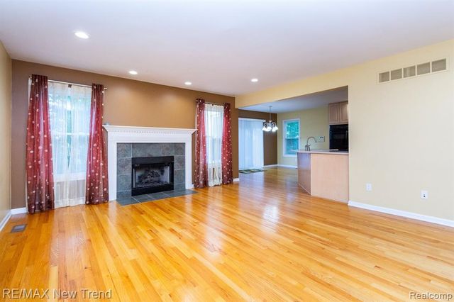 43159 Sandstone, Novi, MI 48377