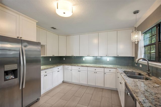 19 Kearny Brook Place, The Woodlands, TX 77381