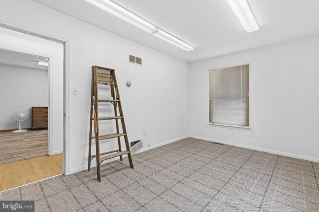 212 W MAIN ST, Elkton, MD 21921