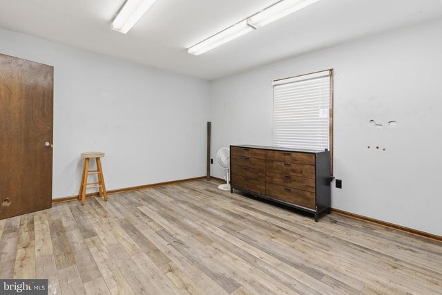212 W MAIN ST, Elkton, MD 21921