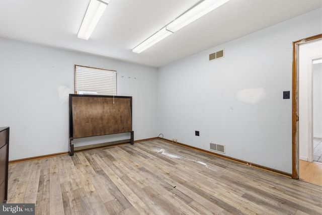 212 W MAIN ST, Elkton, MD 21921