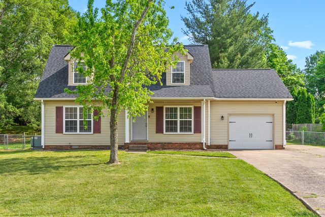 1564 Barrett Dr, Clarksville, TN 37043