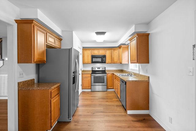 1564 Barrett Dr, Clarksville, TN 37043