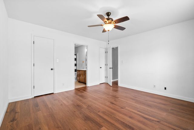 1564 Barrett Dr, Clarksville, TN 37043