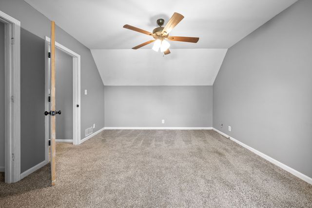 1564 Barrett Dr, Clarksville, TN 37043