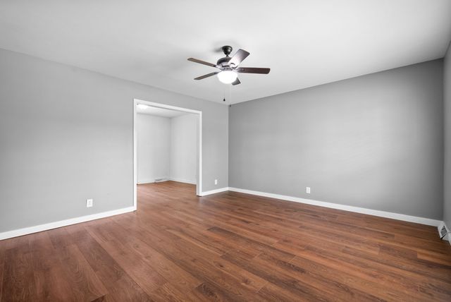 1564 Barrett Dr, Clarksville, TN 37043