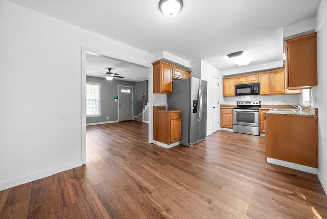 1564 Barrett Dr, Clarksville, TN 37043