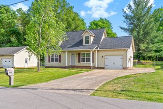 1564 Barrett Dr, Clarksville, TN 37043
