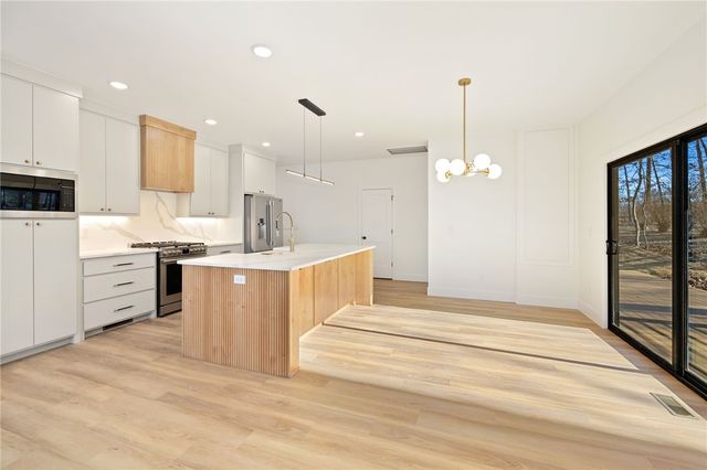 8 Selkirk Circle, Bella Vista, AR 72715