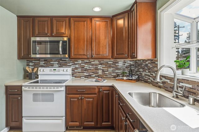16509 Fremont Avenue N, Shoreline, WA 98133