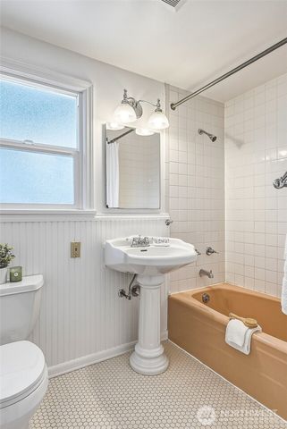 16509 Fremont Avenue N, Shoreline, WA 98133